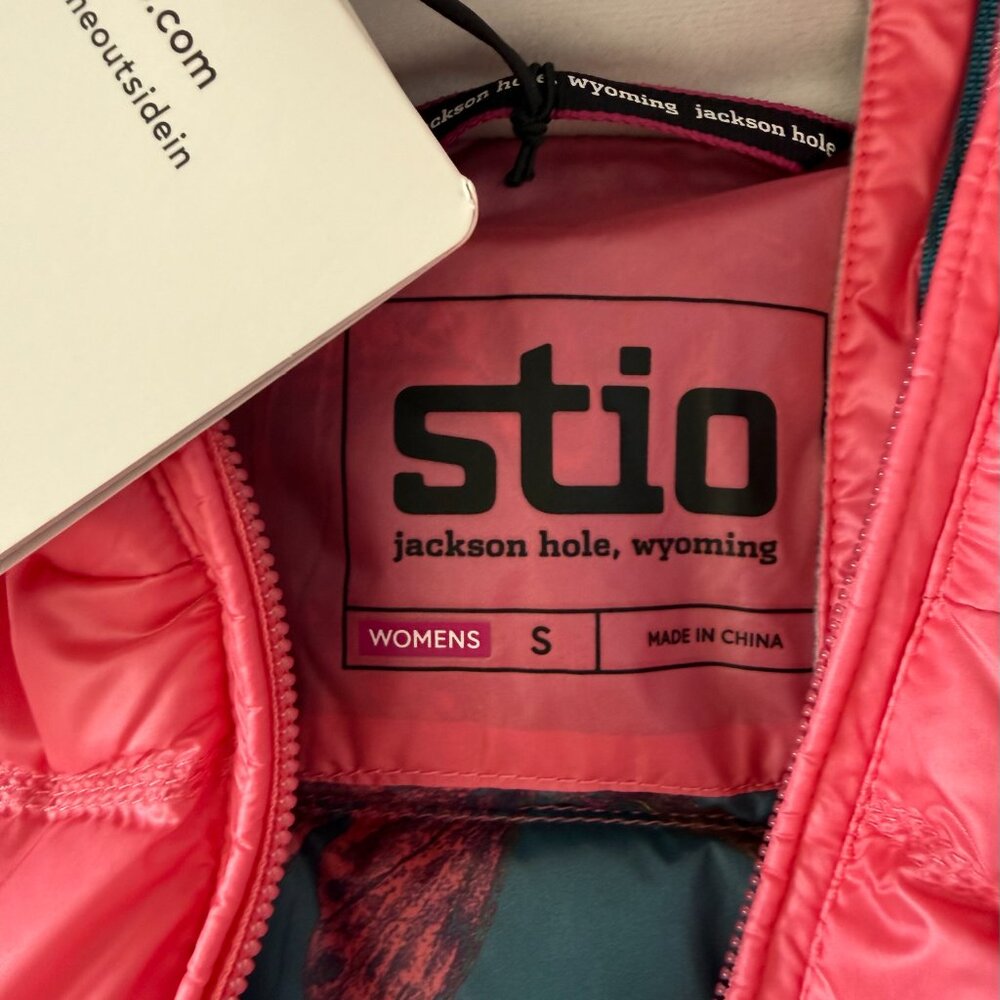 Stio Women's Hometown Down Hooded Jacket in Prickly Rose Pink Size Small NWT! - Picture 4 of 13